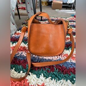 Madewell Sydney Crossbody Bag in Burnished Carmel